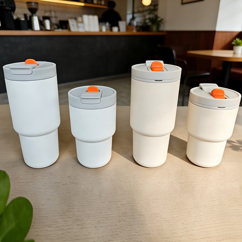 Vacuum Tumbler With 3-built-in-1 Screw Lid