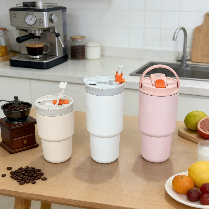 Vacuum Tumbler With 3-built-in-1 Screw Lid