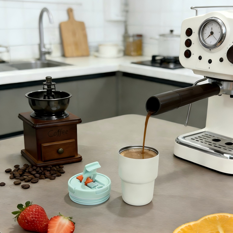 Vacuum Tumbler With 3-built-in-1 Screw Lid