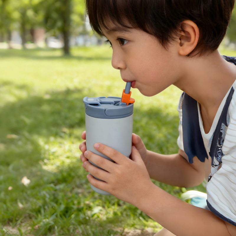 Vacuum Tumbler With 3-built-in-1 Screw Lid